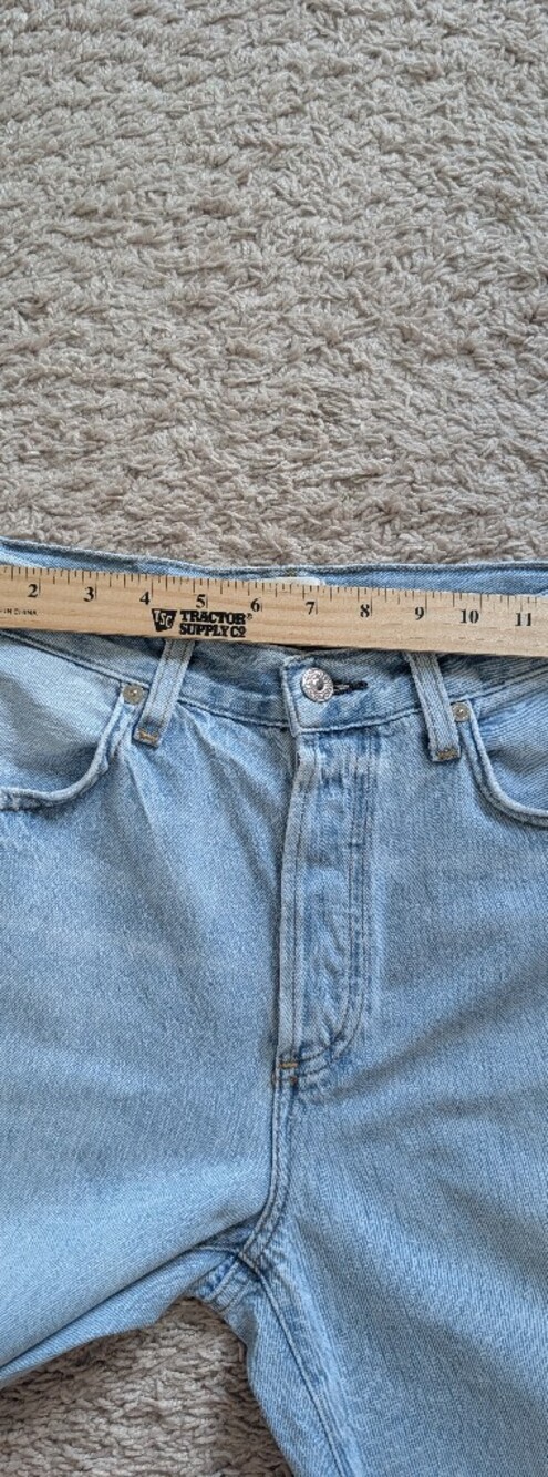 Citizens of Humanity Annina High-Rise Raw Hem Denim Shorts - Picture 14 of 14